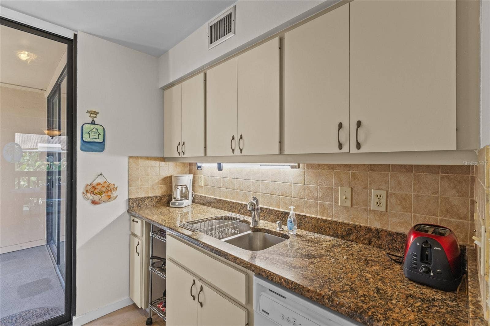 3033 WILLOW GREEN, #10, Sarasota, FL 34235 3033 WILLOW GREEN, #10, Sarasota, FL 34235