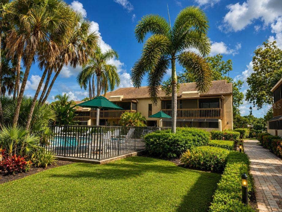 3033 WILLOW GREEN, #10, Sarasota, FL 34235 3033 WILLOW GREEN, #10, Sarasota, FL 34235