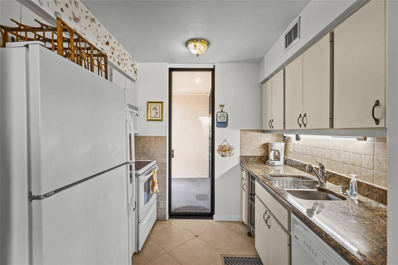 3033 WILLOW GREEN, #10, Sarasota, FL 34235 3033 WILLOW GREEN, #10, Sarasota, FL 34235