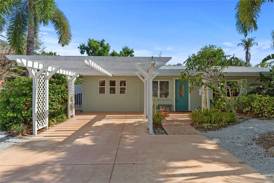 Property photo for 7860 HOLIDAY DRIVE, Sarasota, FL