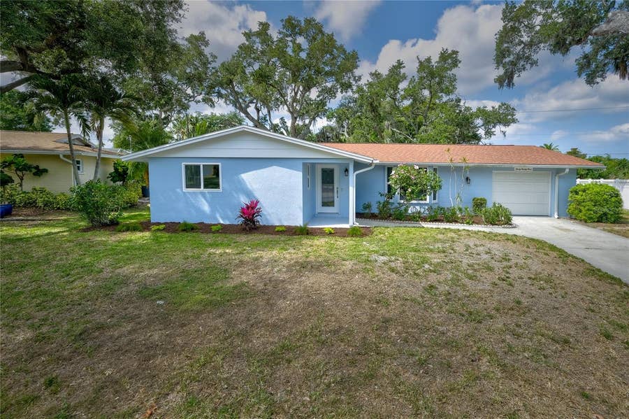 Property photo for 3024 CHASE CIRCLE, Sarasota, FL