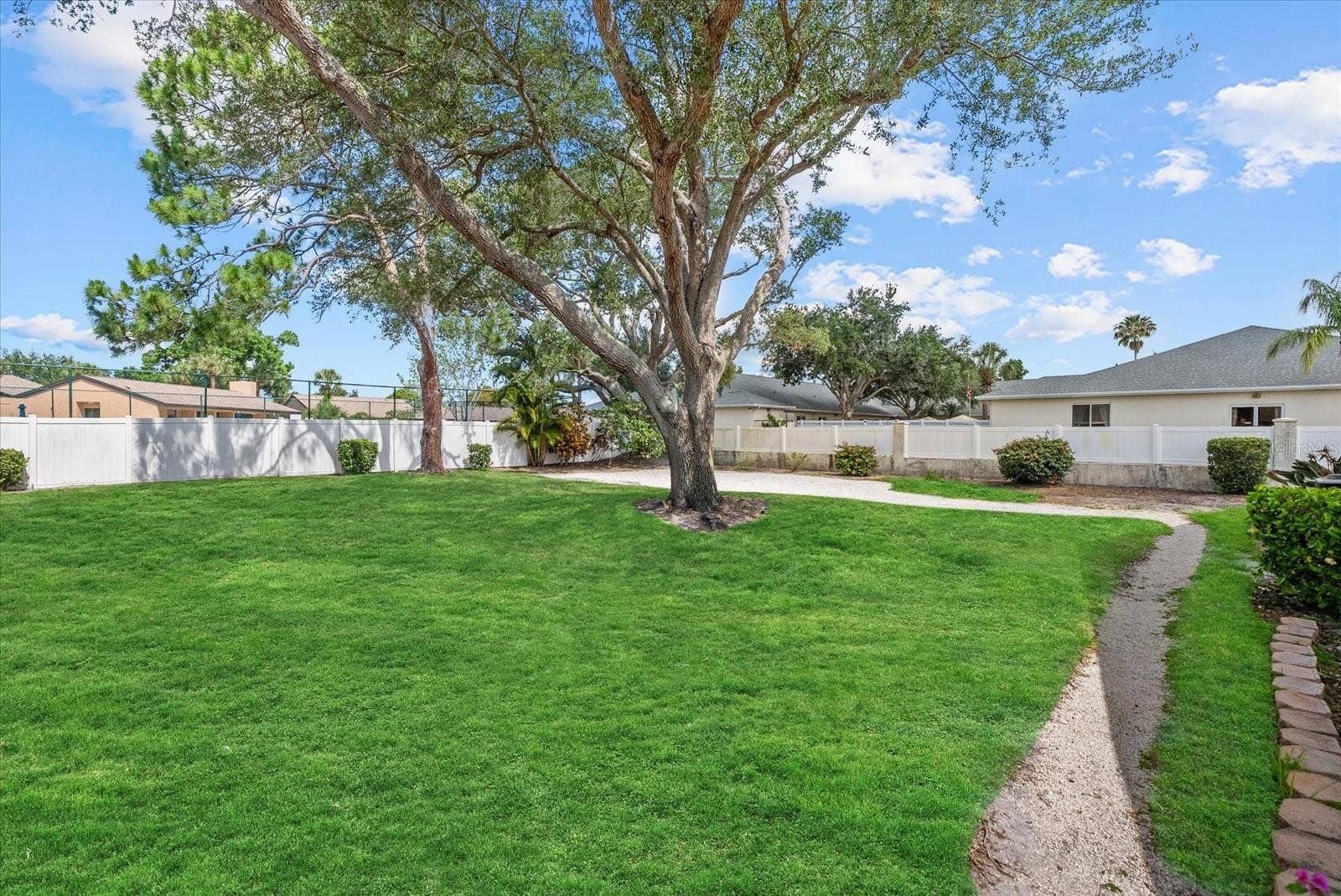 2723 60TH AVENUE DRIVE W, #2723, Bradenton, FL 34207 Large side yard, common are; a park like setting, very private.