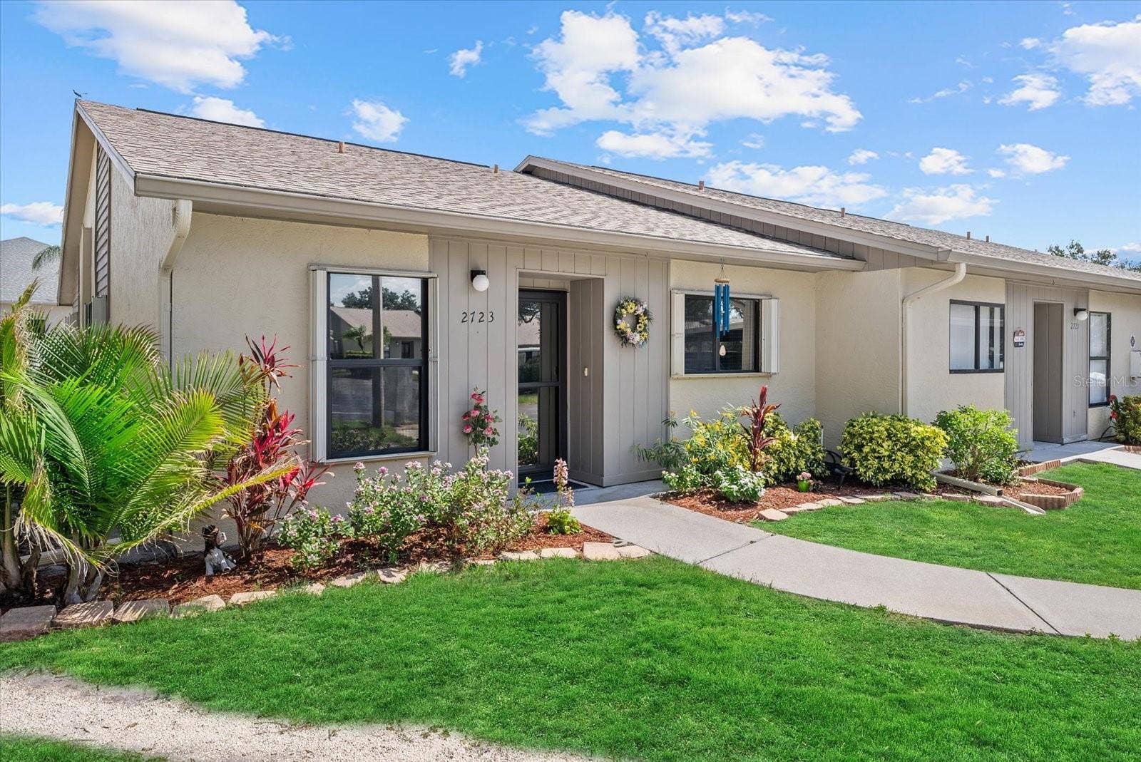 2723 60TH AVENUE DRIVE W, #2723, Bradenton, FL 34207 End unit with a large side yard.