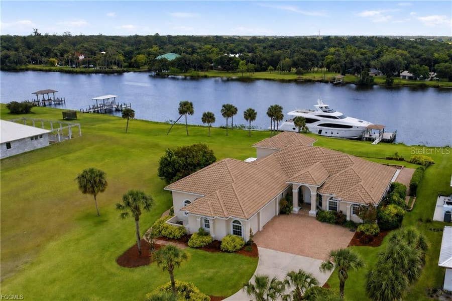 Property photo for 2504 CALOOSA SHORES DRIVE, Labelle, FL