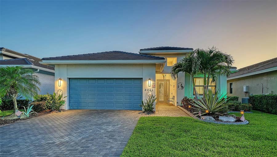 Property photo for 4921 SURFSIDE CIRCLE, Bradenton, FL