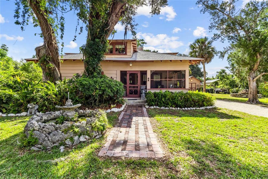 Property photo for 117 TUCKER AVENUE, Sarasota, FL
