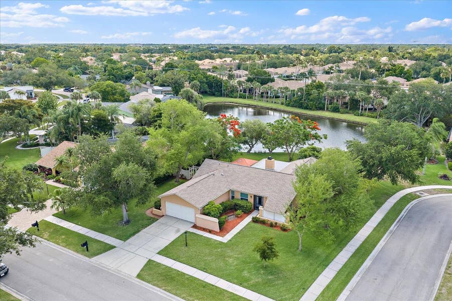 Property photo for 4352 KINGSTON LOOP, Sarasota, FL