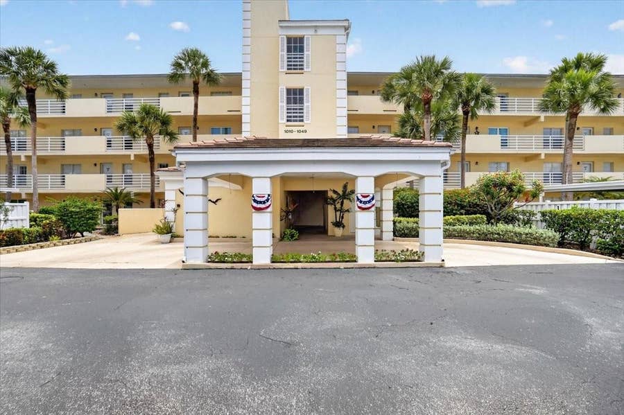 Property photo for 1040 WEXFORD BOULEVARD, #1040, Venice, FL