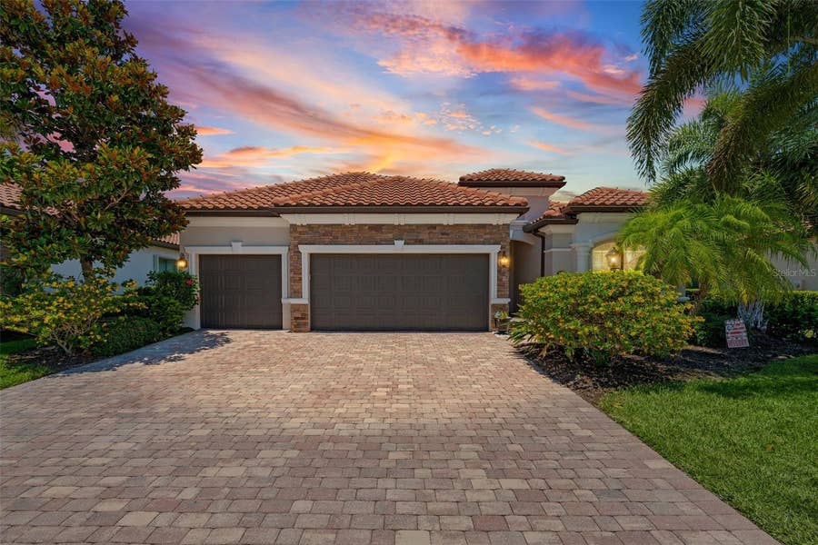 Property photo for 13211 RAMBLEWOOD TRAIL, Bradenton, FL
