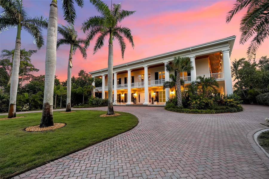 Property photo for 8132 SANDERLING ROAD, Sarasota, FL