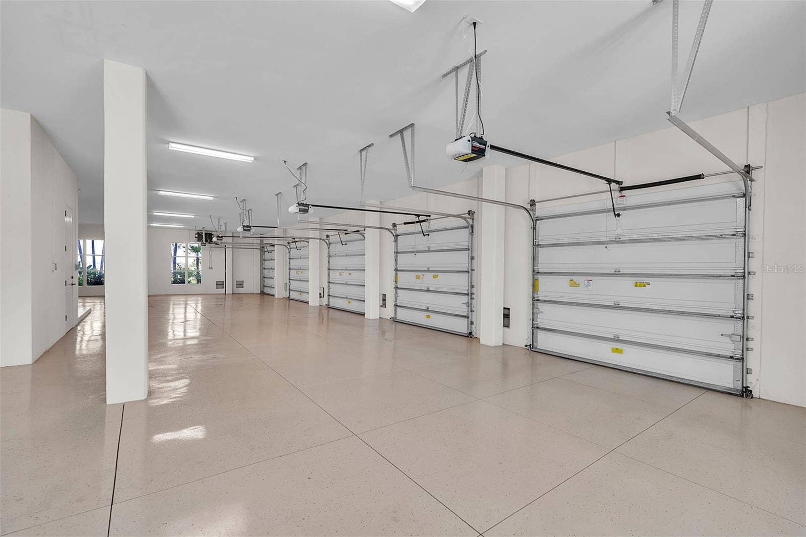 8132 SANDERLING ROAD, Sarasota, FL 34242 OVERSIZED 5 CAR GARAGE