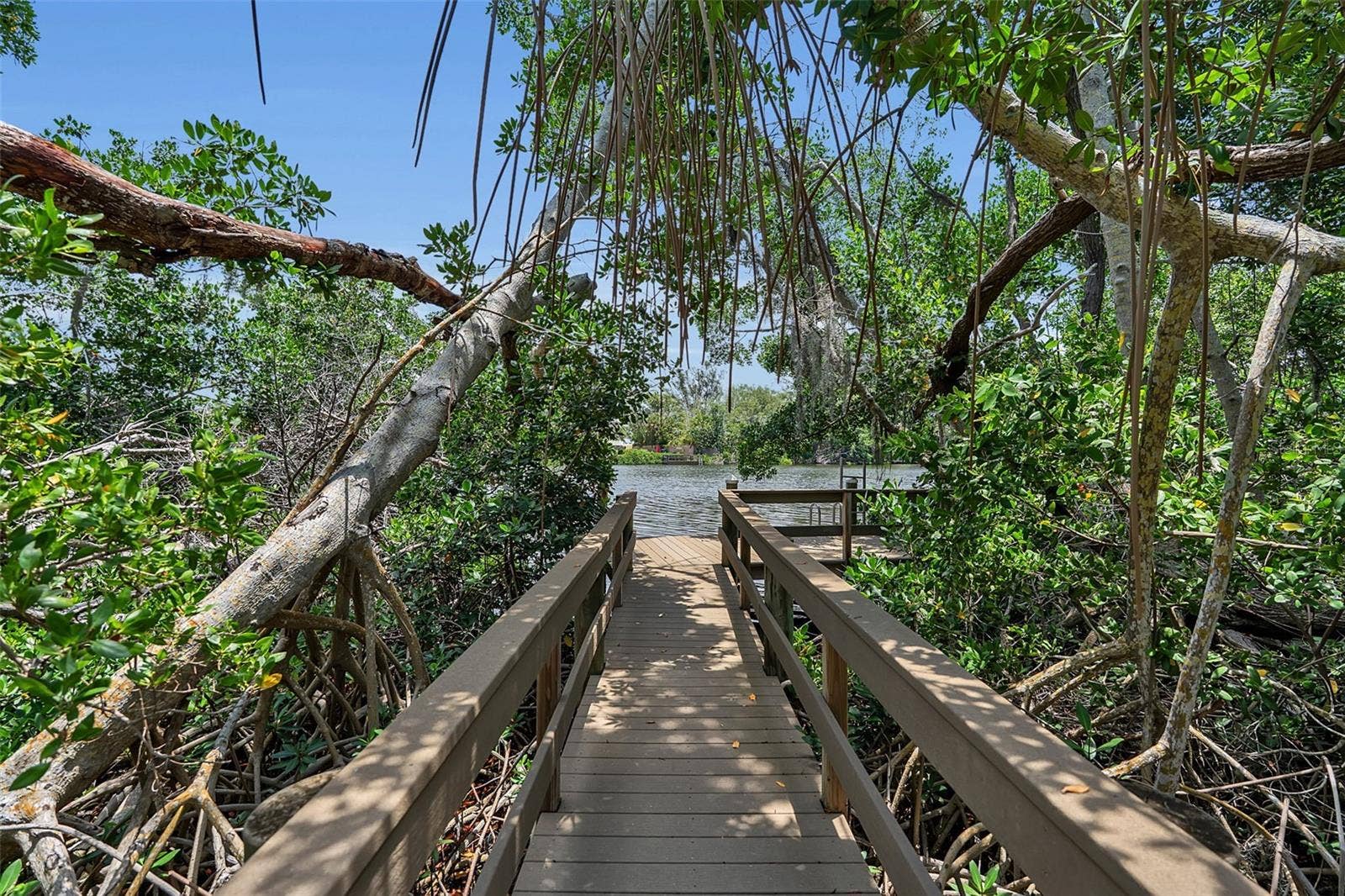 8132 SANDERLING ROAD, Sarasota, FL 34242 DOCK TO THE LAGOON