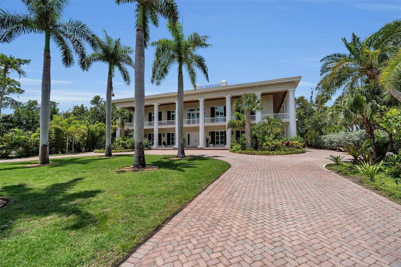 8132 SANDERLING ROAD, Sarasota, FL 34242 8132 SANDERLING ROAD, Sarasota, FL 34242