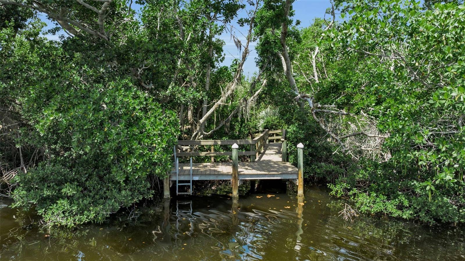 8132 SANDERLING ROAD, Sarasota, FL 34242 LAGOON DOCK