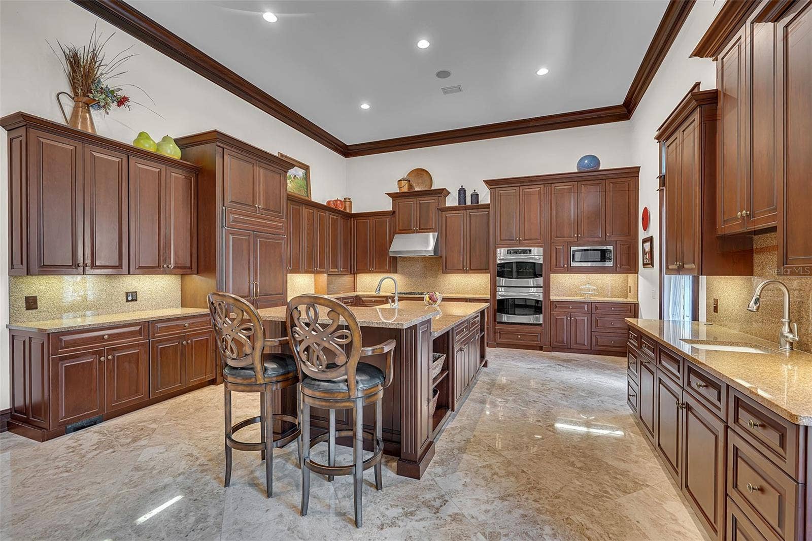 8132 SANDERLING ROAD, Sarasota, FL 34242 8132 SANDERLING ROAD, Sarasota, FL 34242