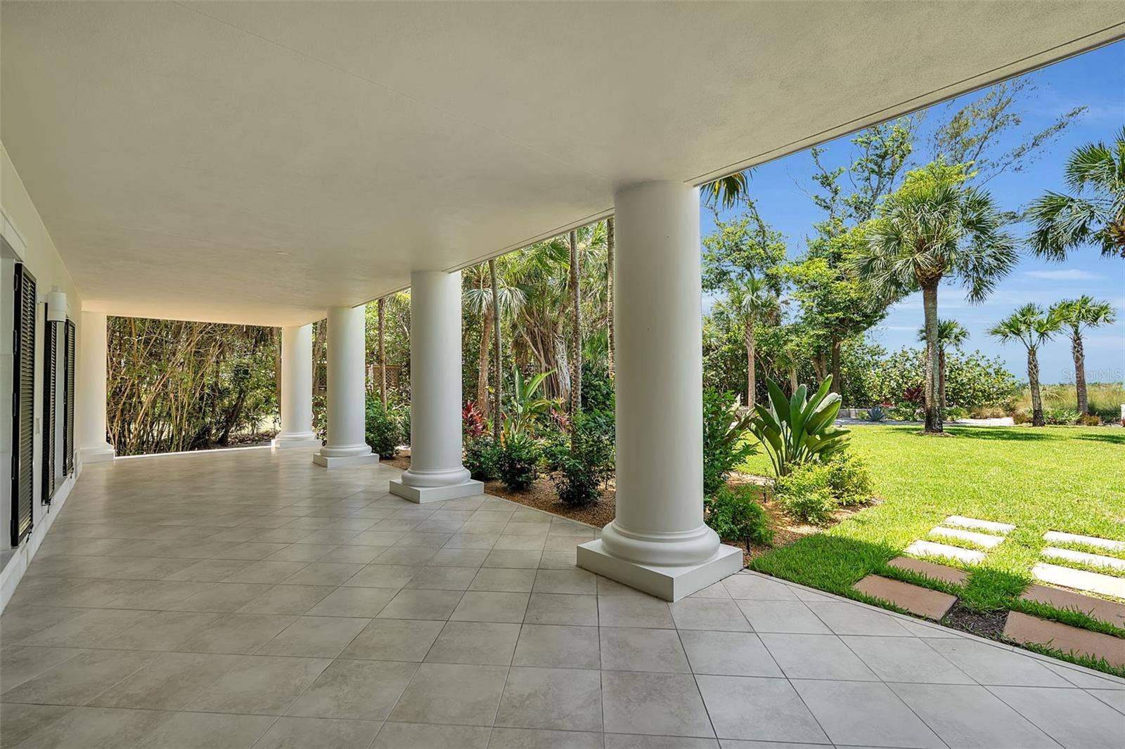 8132 SANDERLING ROAD, Sarasota, FL 34242 8132 SANDERLING ROAD, Sarasota, FL 34242