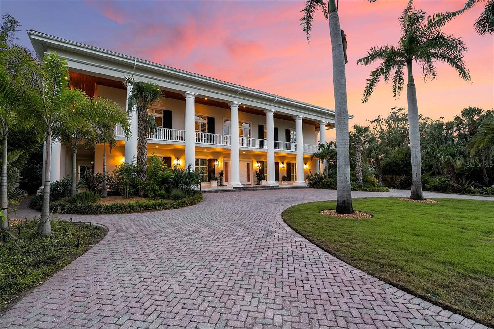 8132 SANDERLING ROAD, Sarasota, FL 34242 8132 SANDERLING ROAD, Sarasota, FL 34242