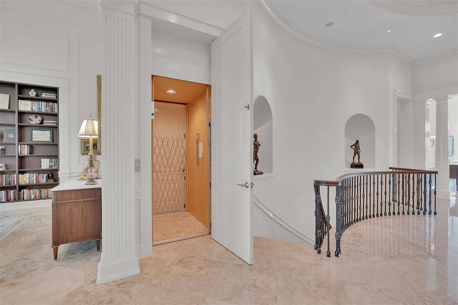 8132 SANDERLING ROAD, Sarasota, FL 34242 8132 SANDERLING ROAD, Sarasota, FL 34242
