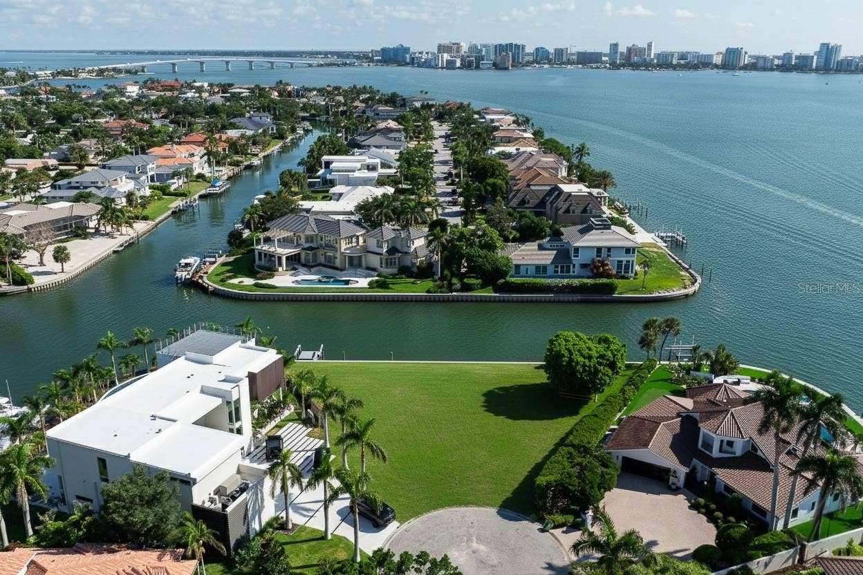 600 MOURNING DOVE DRIVE, Sarasota, FL 34236 600 MOURNING DOVE DRIVE, Sarasota, FL 34236