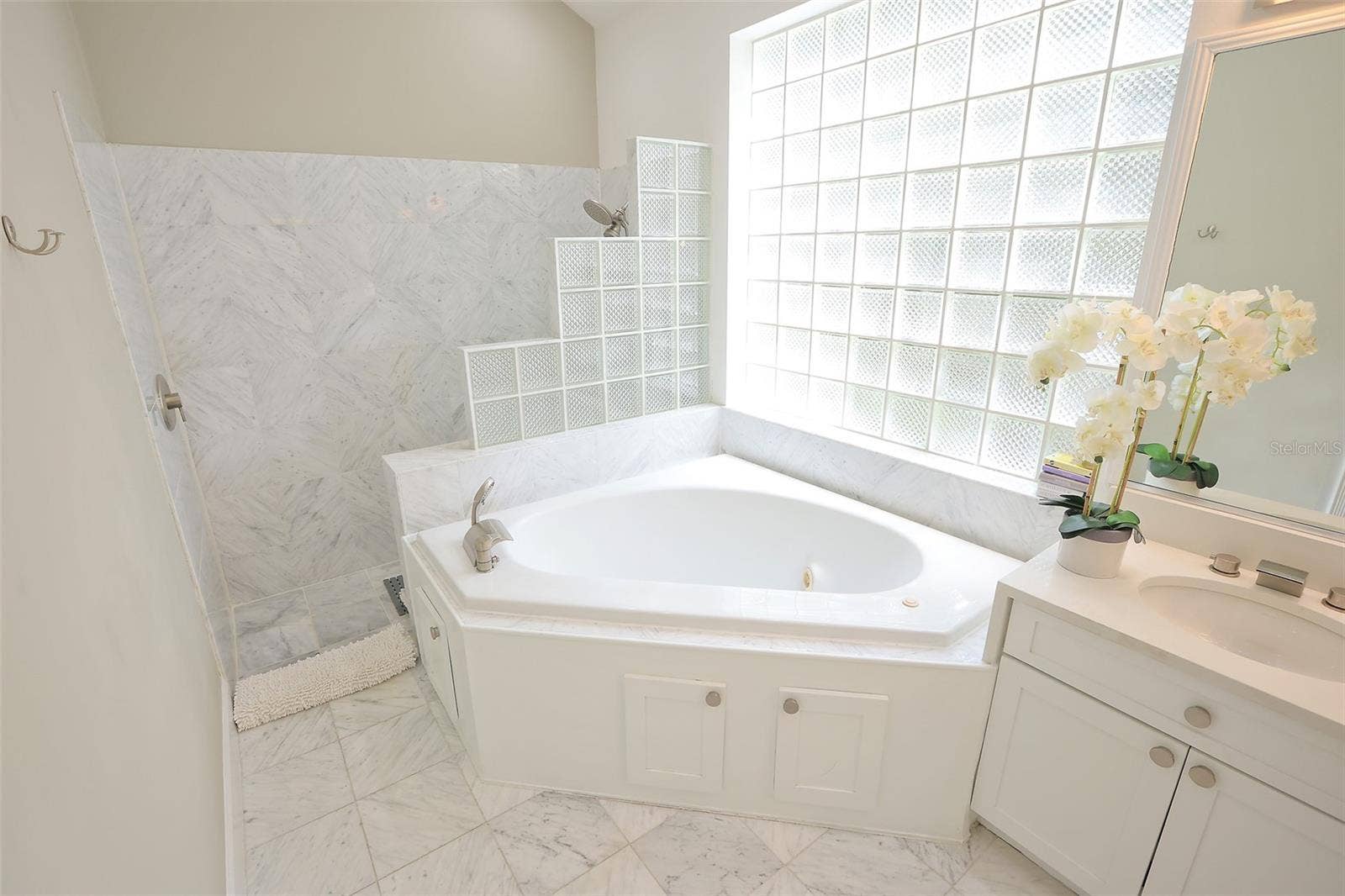 3527 FAIR OAKS LANE, Longboat Key, FL 34228 3527 FAIR OAKS LANE, Longboat Key, FL 34228