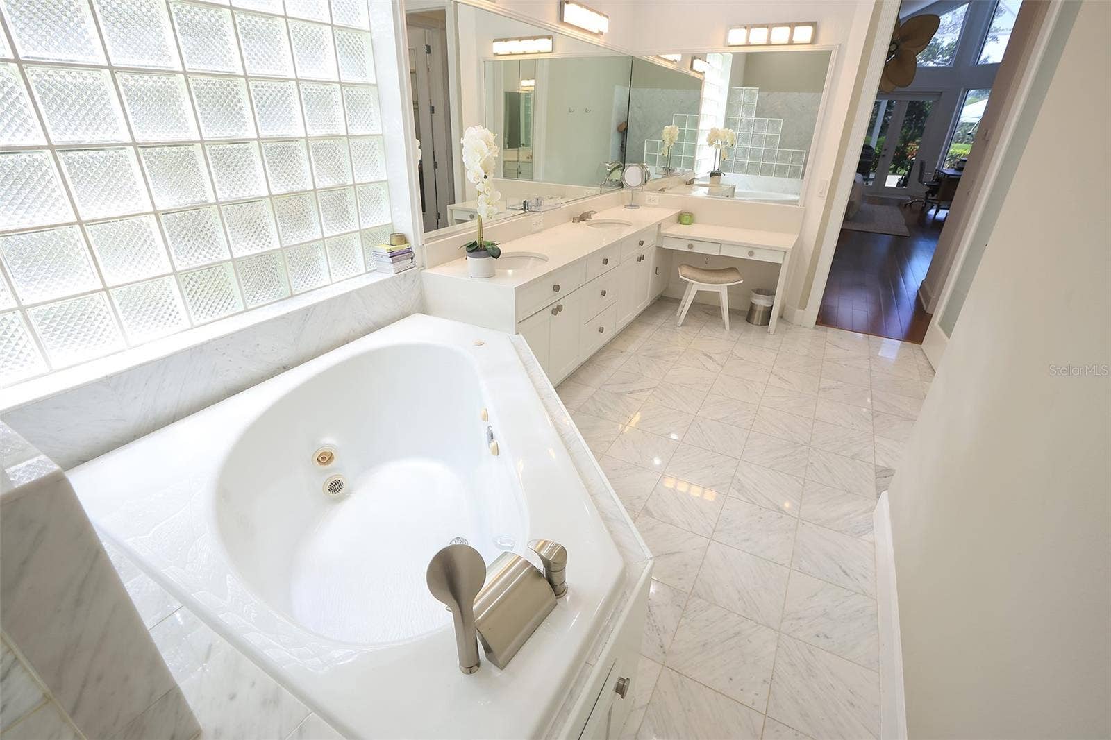 3527 FAIR OAKS LANE, Longboat Key, FL 34228 3527 FAIR OAKS LANE, Longboat Key, FL 34228