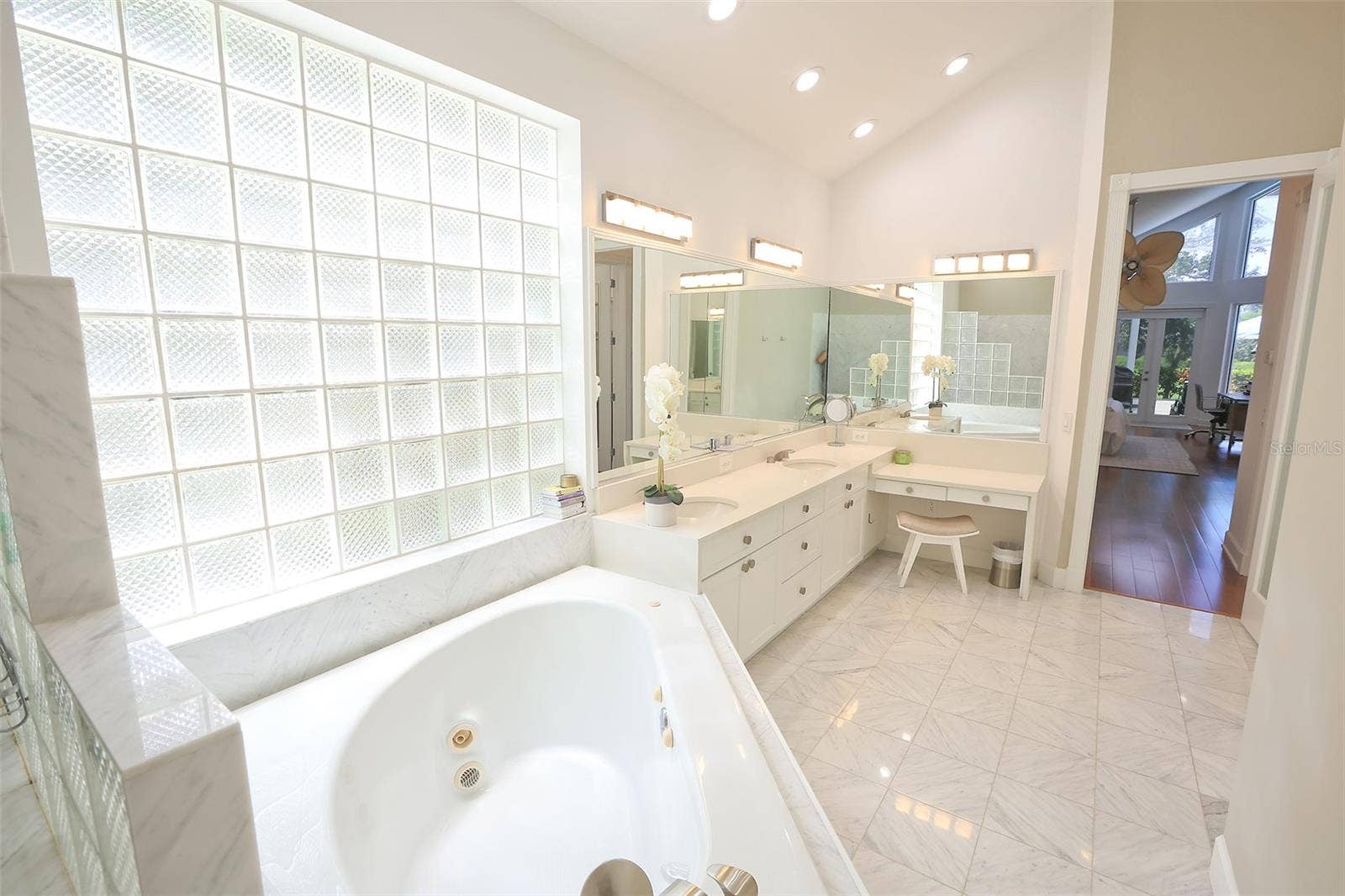 3527 FAIR OAKS LANE, Longboat Key, FL 34228 3527 FAIR OAKS LANE, Longboat Key, FL 34228