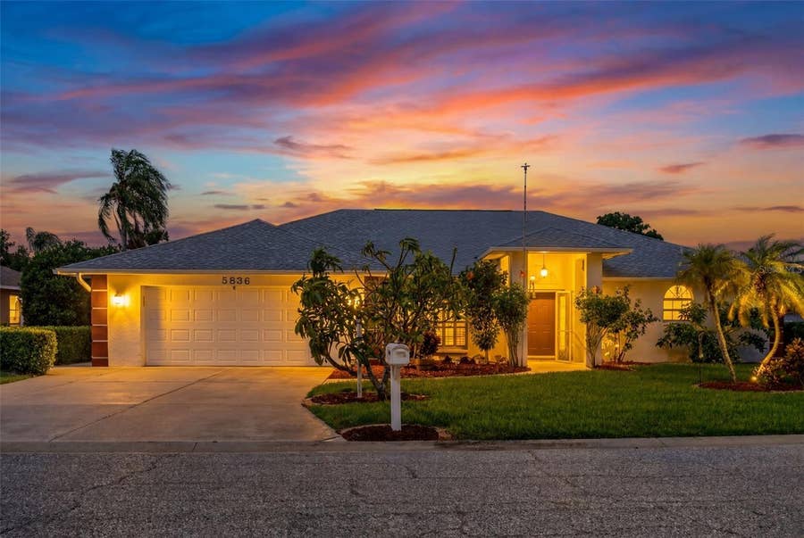 Property photo for 5836 HELEN WAY, Sarasota, FL