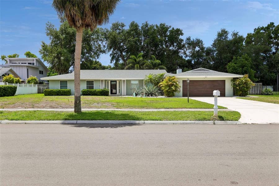 Property photo for 322 SUWANEE AVENUE, Sarasota, FL