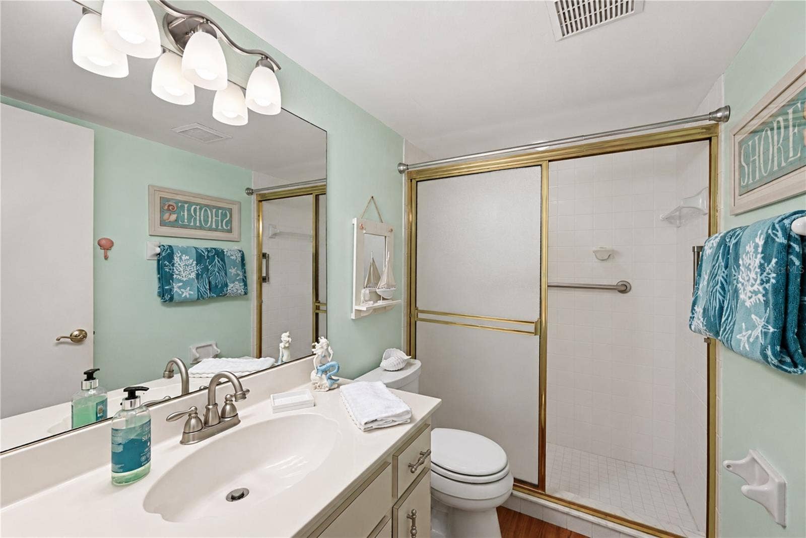 4809 INDEPENDENCE DRIVE, Bradenton, FL 34210 Secondary bedroom with walk in shower