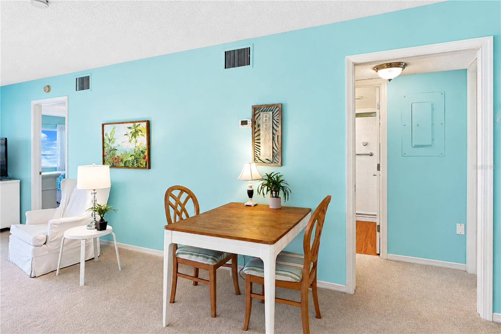 4809 INDEPENDENCE DRIVE, Bradenton, FL 34210 Dining