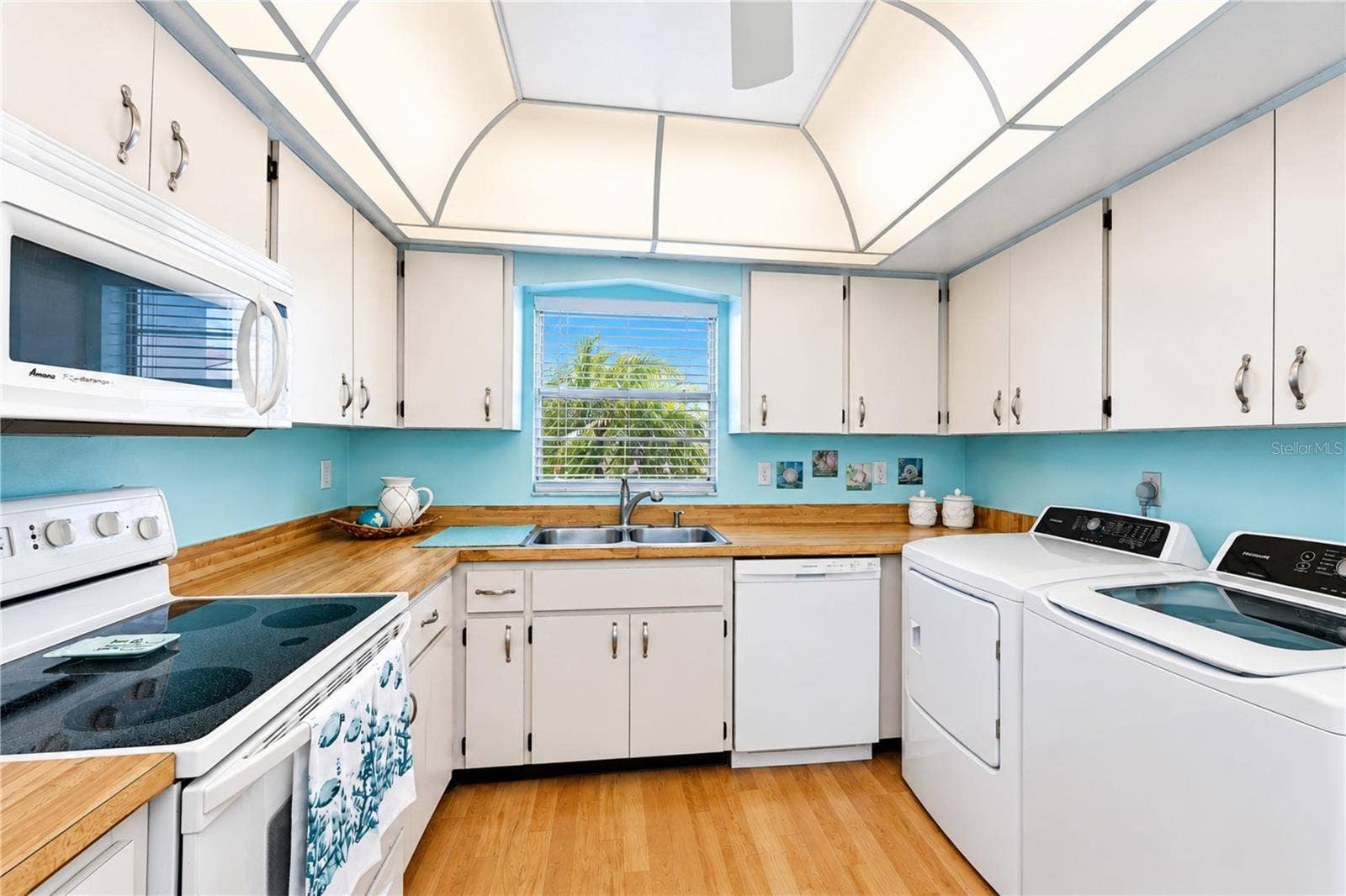 4809 INDEPENDENCE DRIVE, Bradenton, FL 34210 Kitchen from breakfast bar