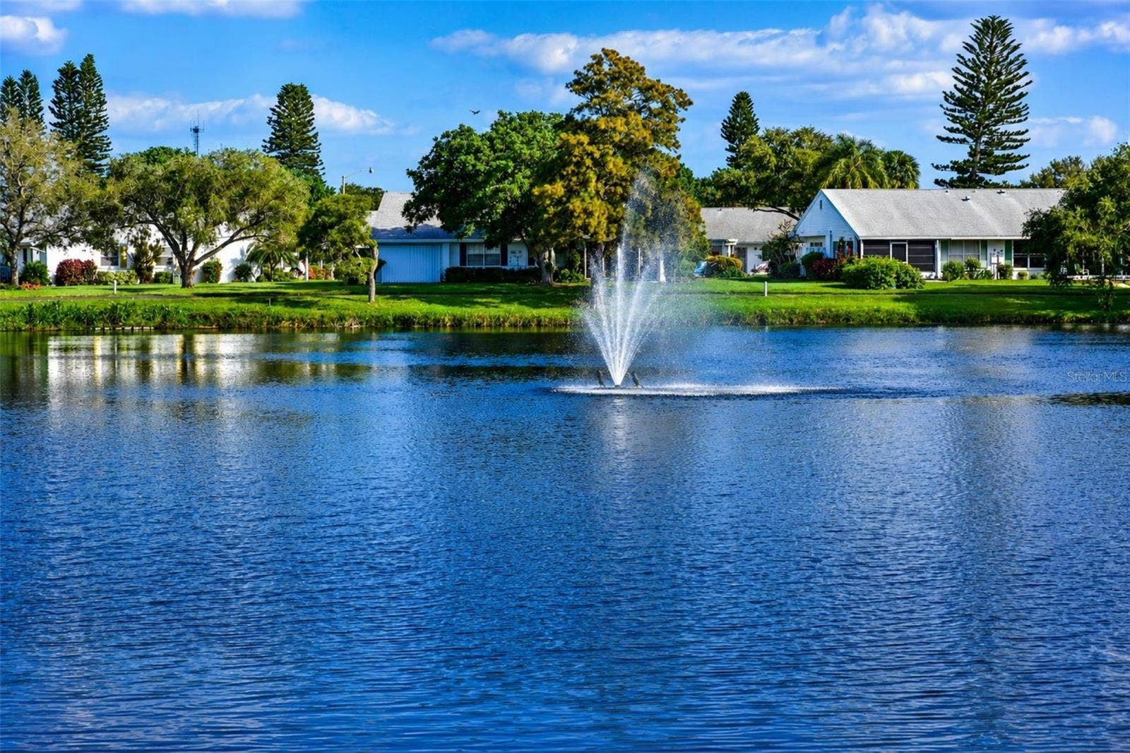 4809 INDEPENDENCE DRIVE, Bradenton, FL 34210 Mt Vernon lake fountain