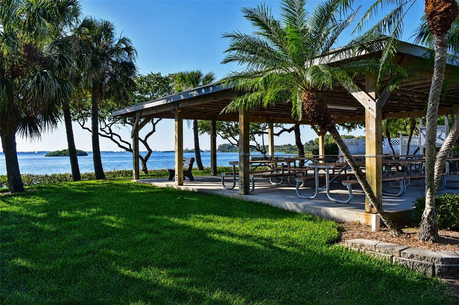 4809 INDEPENDENCE DRIVE, Bradenton, FL 34210 Mt Vernon bayside picnic pavilion with grills and seating