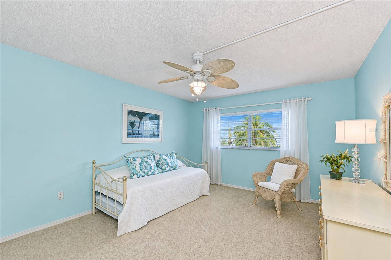 4809 INDEPENDENCE DRIVE, Bradenton, FL 34210 Secondary bedroom with trundle daybed view from doorway