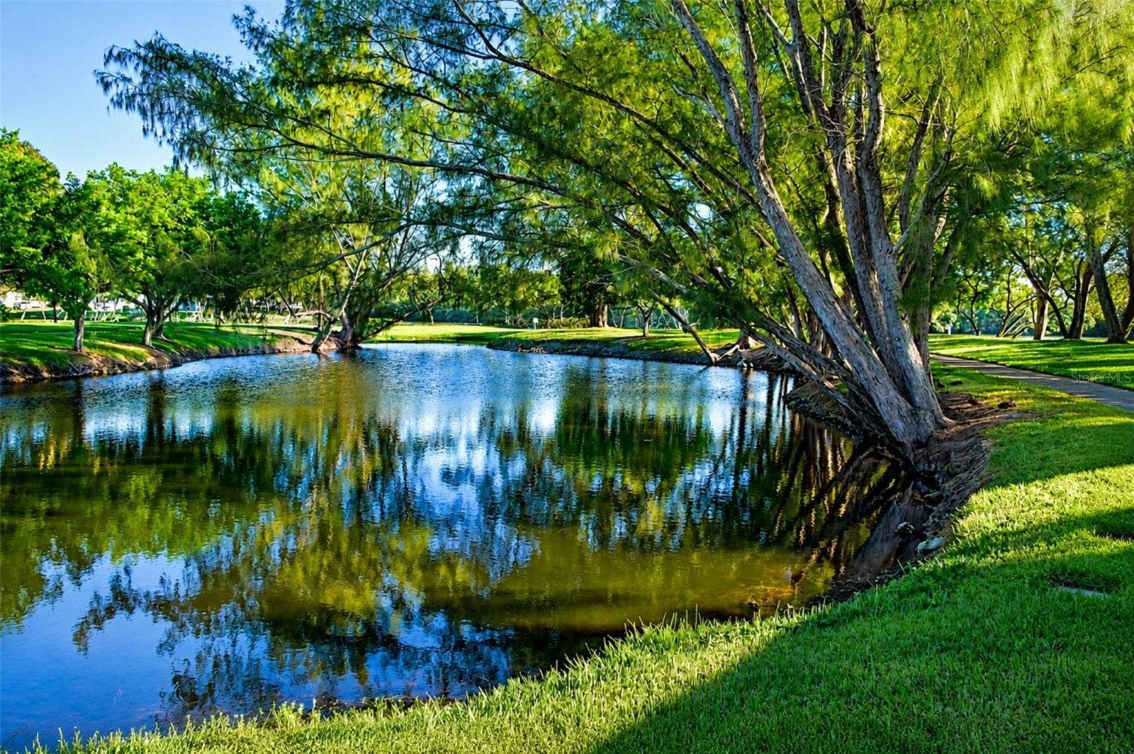 4809 INDEPENDENCE DRIVE, Bradenton, FL 34210 Mt Vernon bay front park lake