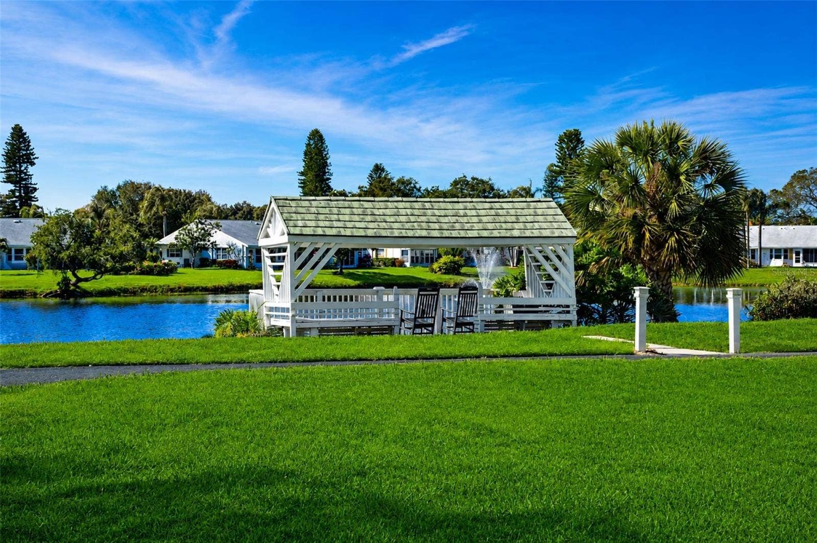 4853 INDEPENDENCE DRIVE, Bradenton, FL 34210 Mt Vernon lakeside gazebo