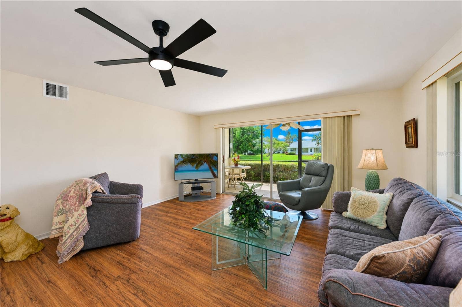 4853 INDEPENDENCE DRIVE, Bradenton, FL 34210 Flexibility in furniture placement