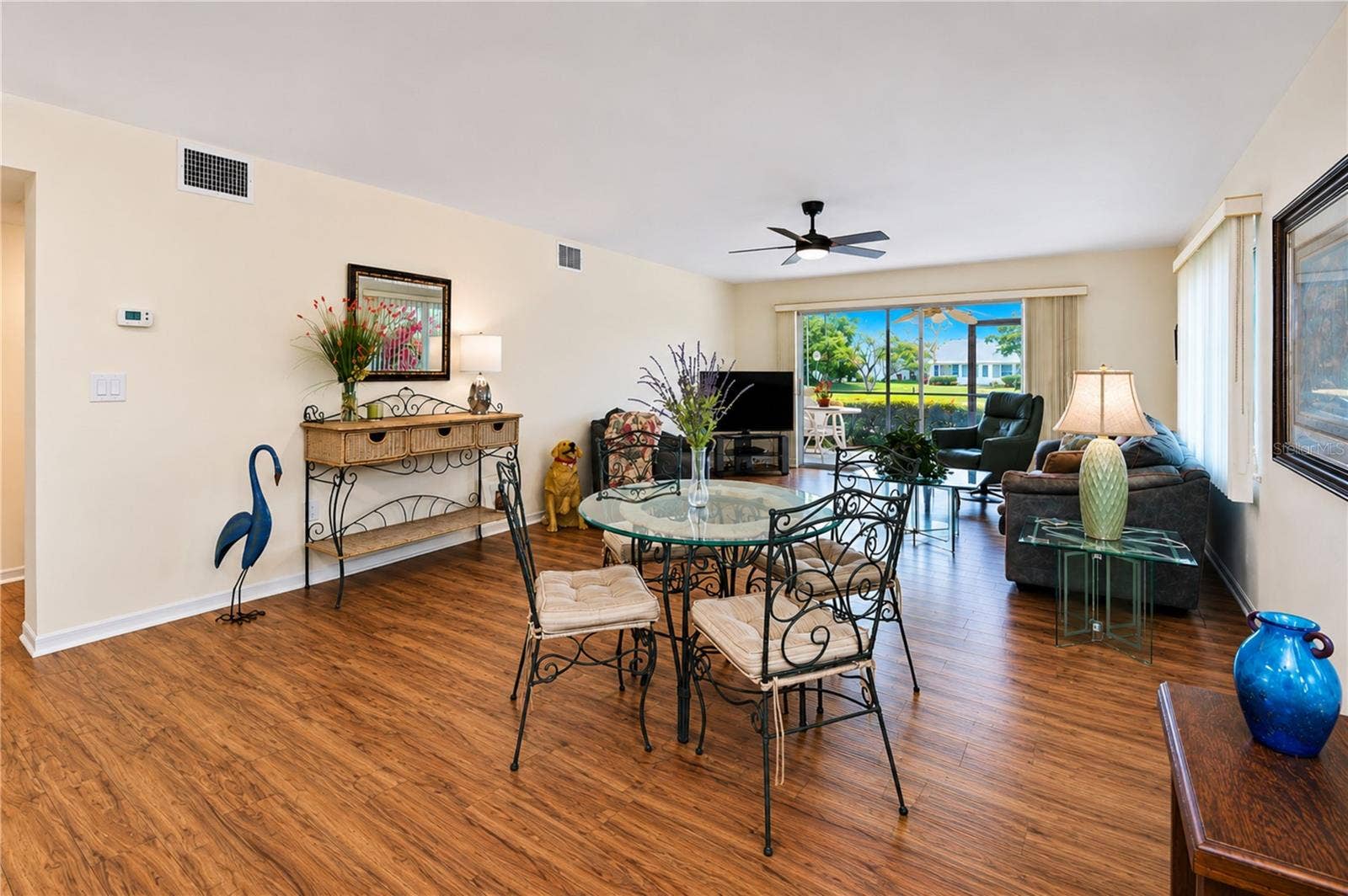 4853 INDEPENDENCE DRIVE, Bradenton, FL 34210 Spacious dining and living area