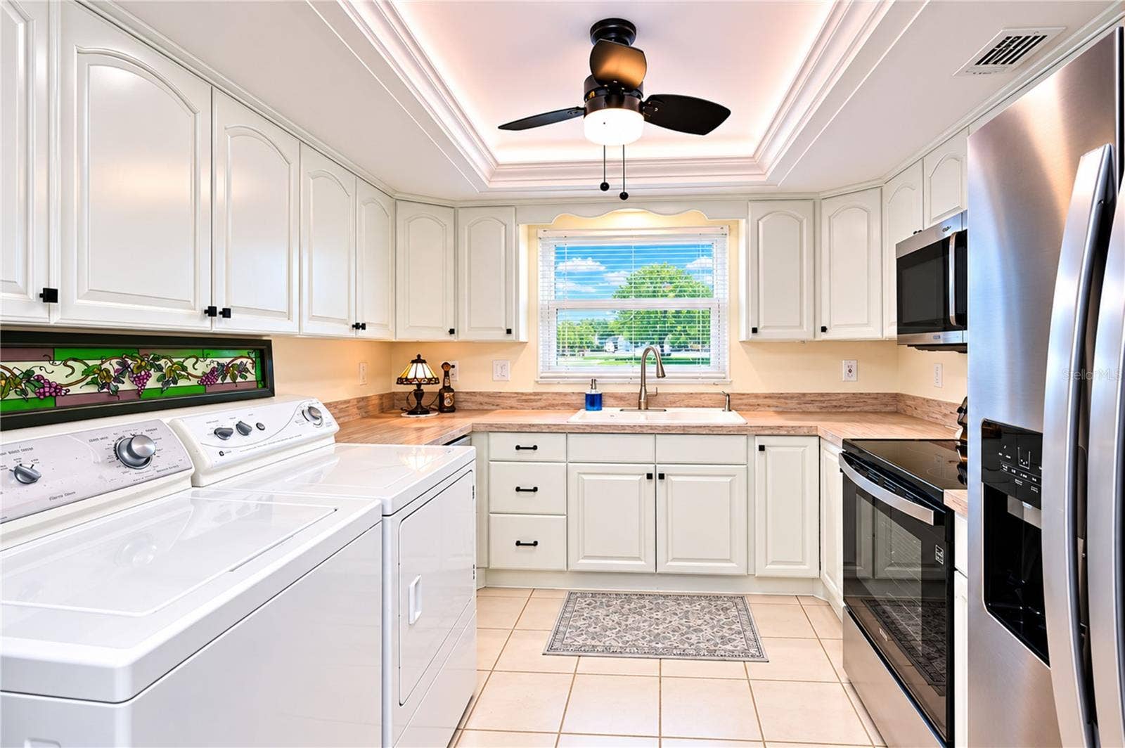 4853 INDEPENDENCE DRIVE, Bradenton, FL 34210 White cabinetry is complimented by the tray ceiling with remote controlled LED lighting