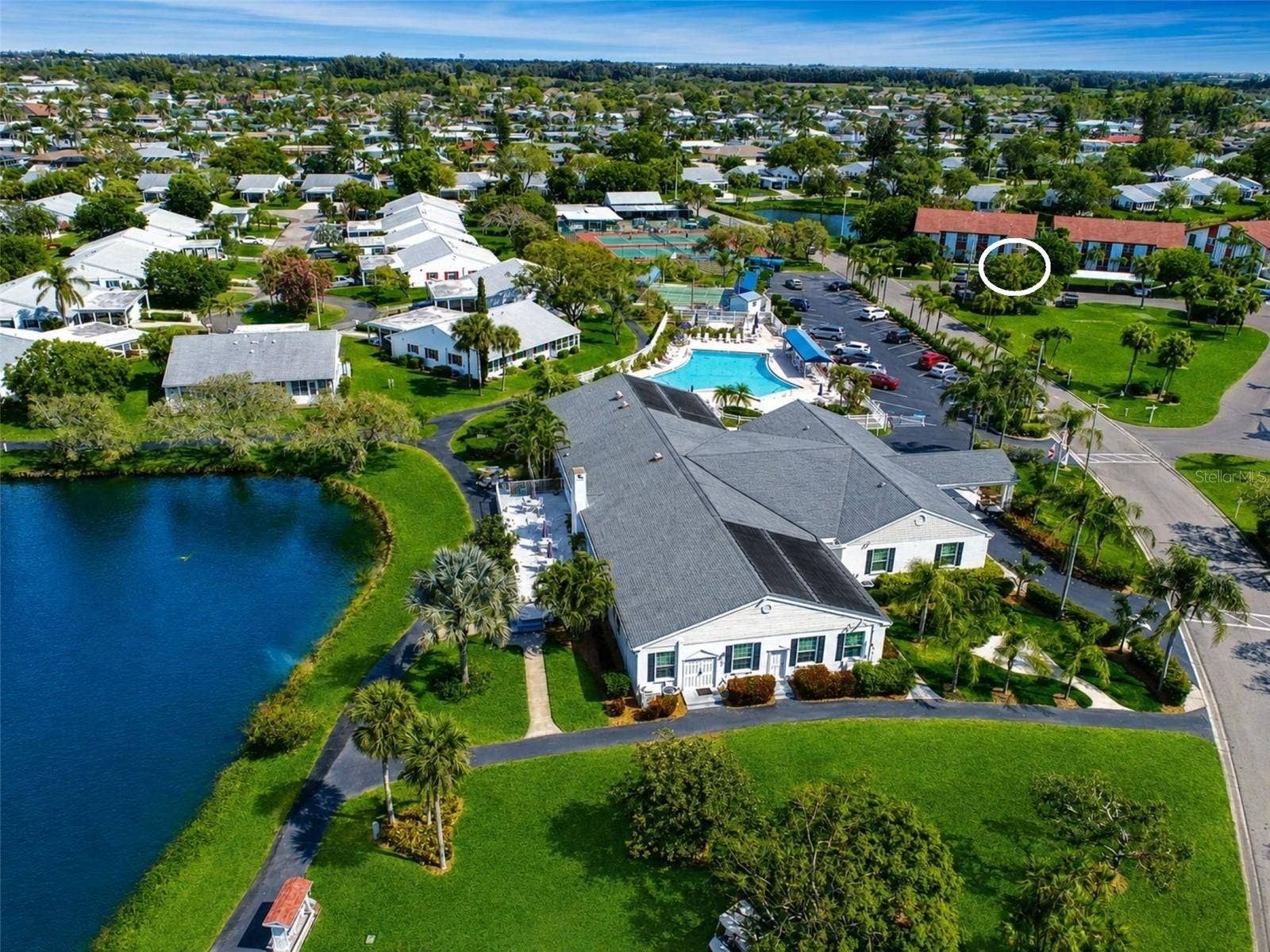 4853 INDEPENDENCE DRIVE, Bradenton, FL 34210 Condo highlighted in white Mt Vernon clubhouse and amenities