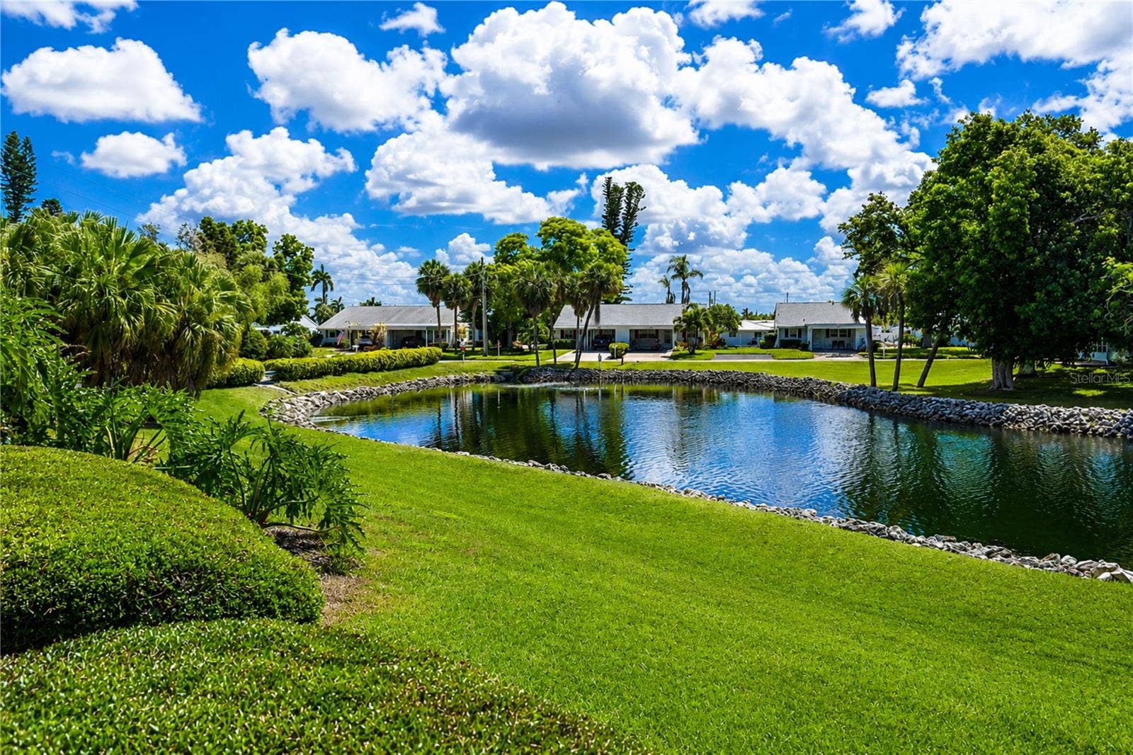 4853 INDEPENDENCE DRIVE, Bradenton, FL 34210 Lovely landscaping and lawn area