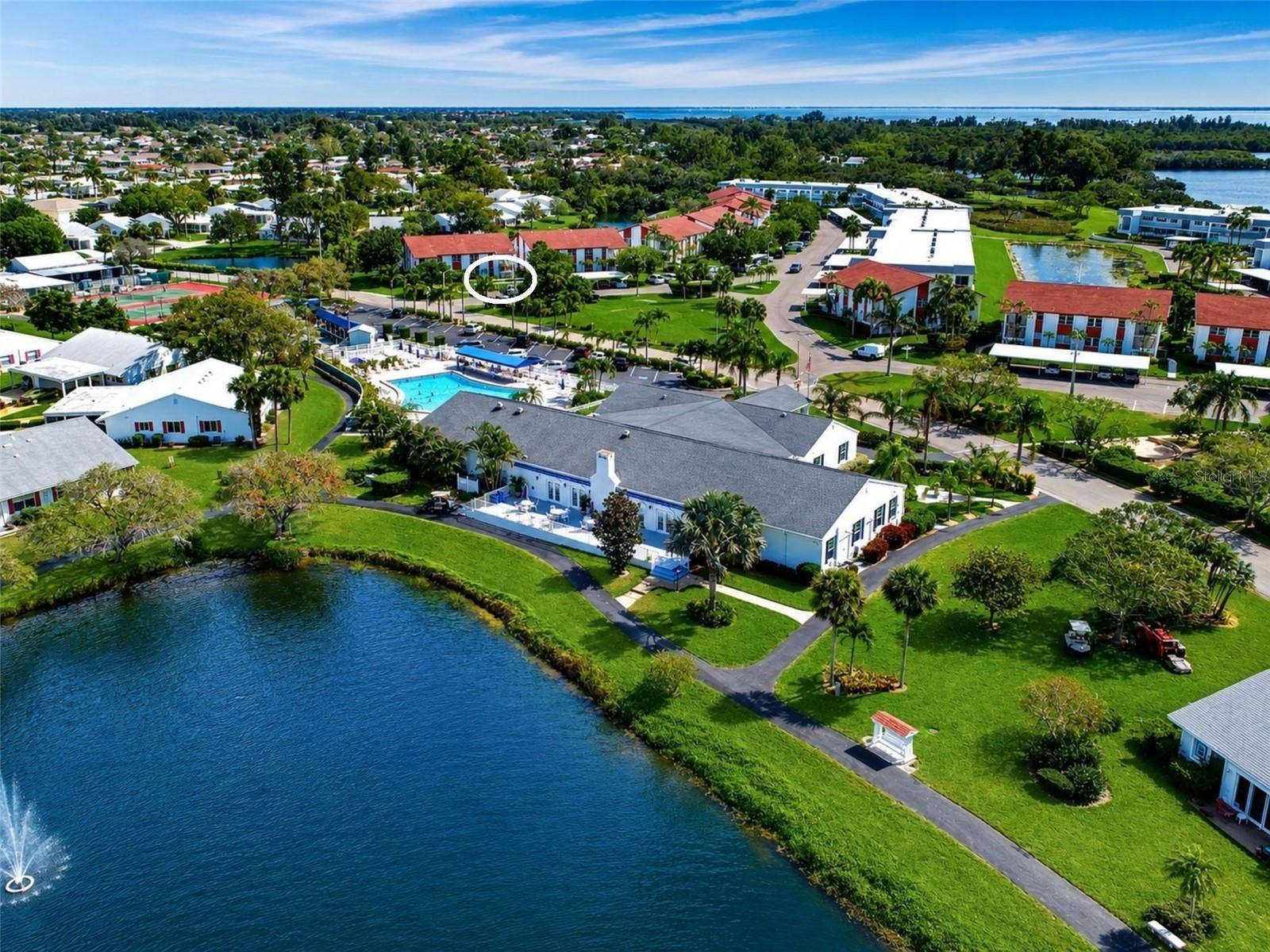 4853 INDEPENDENCE DRIVE, Bradenton, FL 34210 Condo highlighted in white Mt Vernon clubhouse and amenities