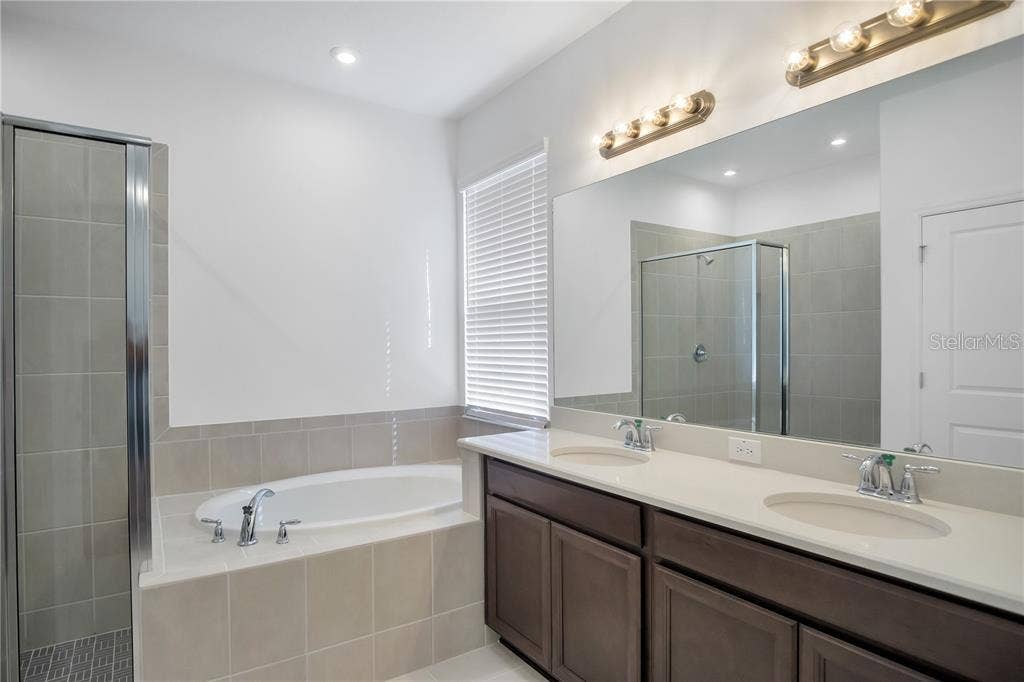 5719 MAIDENSTONE WAY, Palmetto, FL 34221 5719 MAIDENSTONE WAY, Palmetto, FL 34221