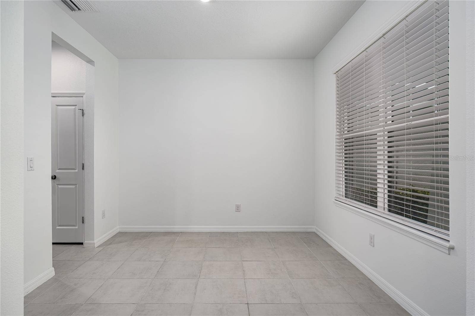 5719 MAIDENSTONE WAY, Palmetto, FL 34221 Formal Dinning near kitchen
