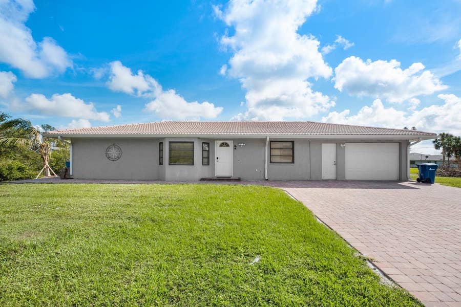 Property photo for 9080 CALOOSA DRIVE, Venice, FL