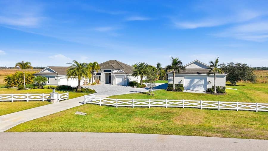 Property photo for 3467 COMPOUND COURT, Sarasota, FL