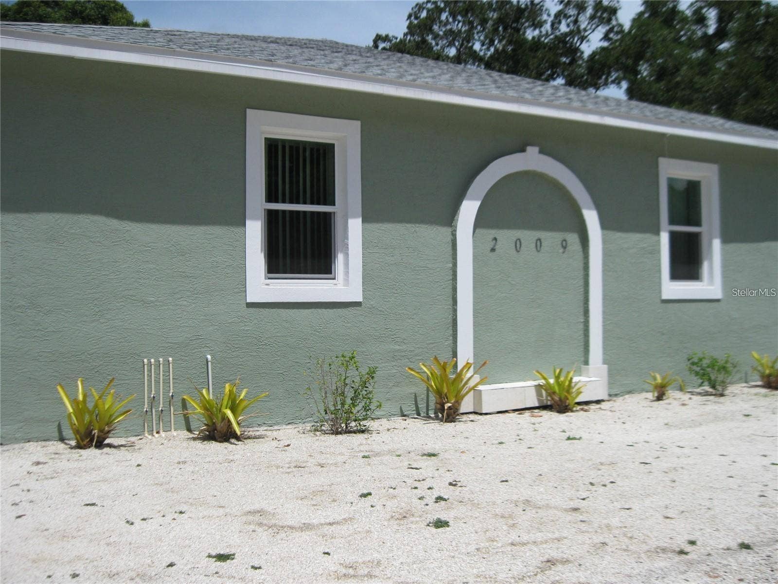 2009 COCOANUT AVENUE, #2, Sarasota, FL 34234 Exterior Front