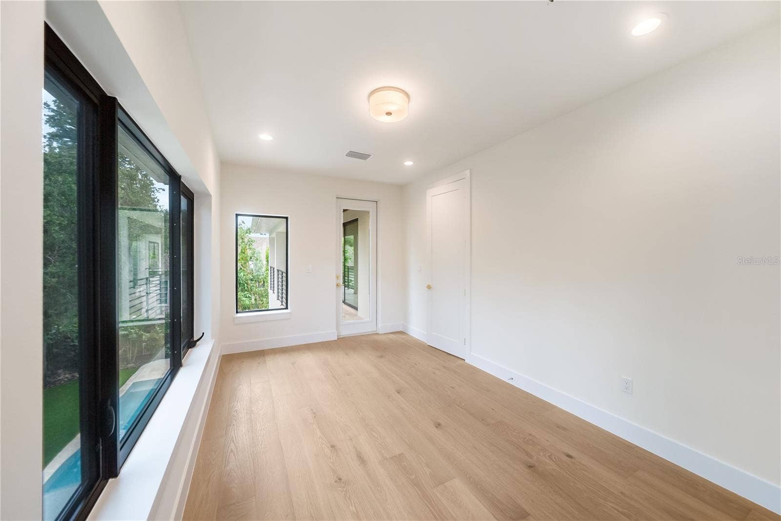 3800 FLORES AVENUE, Sarasota, FL 34239 3800 FLORES AVENUE, Sarasota, FL 34239