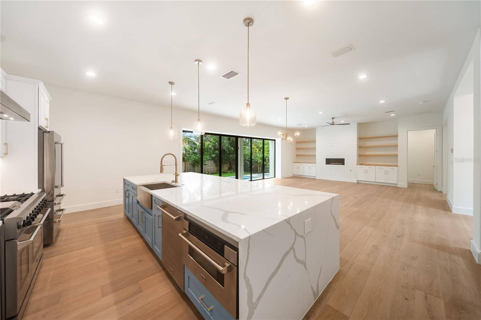 3800 FLORES AVENUE, Sarasota, FL 34239 3800 FLORES AVENUE, Sarasota, FL 34239