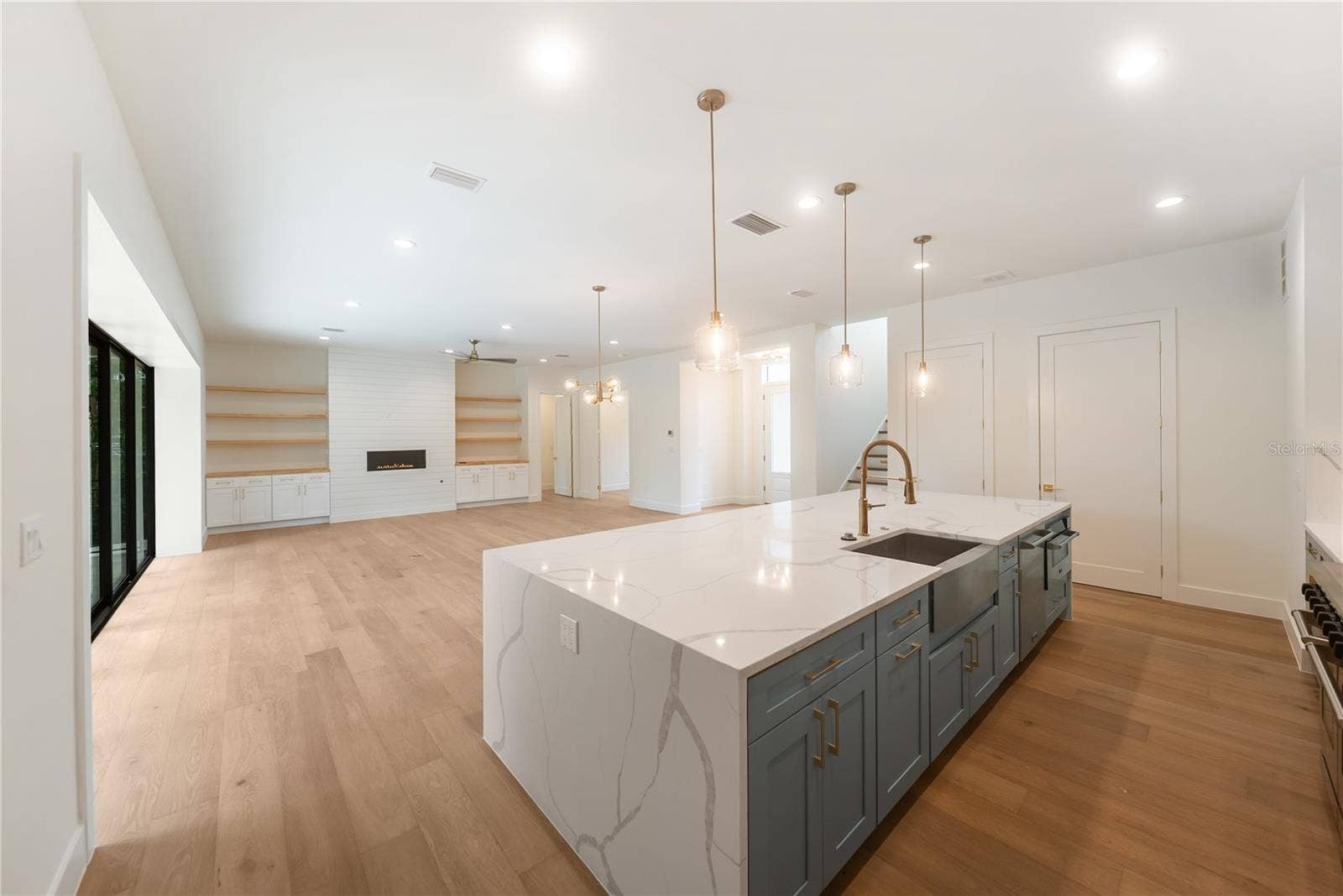 3800 FLORES AVENUE, Sarasota, FL 34239 3800 FLORES AVENUE, Sarasota, FL 34239